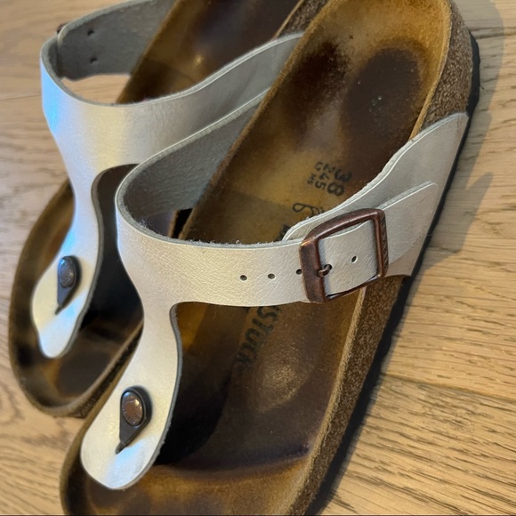 Birkenstock Gizeh Pearl Leather Sandal - Picture 14 of 14